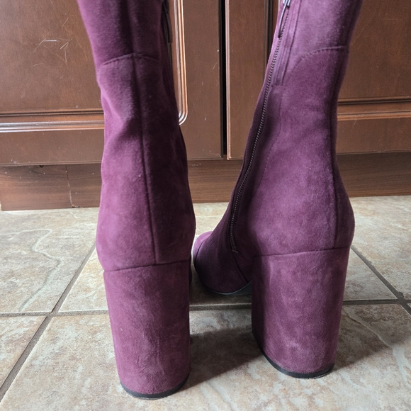 🔥🔥🔥SALE🔥🔥🔥Kendall & Kylie Burgundy Suede Booties - Picture 2 of 4